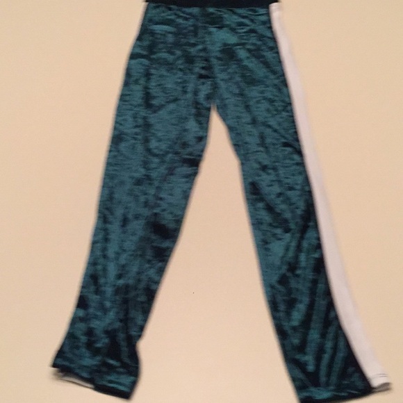 Fashion Nova Jogging Suit - Picture 4 of 7